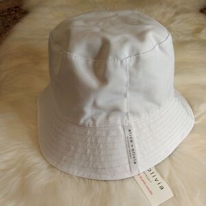 Alice + Olivia Reversible Bucket Hat Womens One Size Black/White Sunflower New